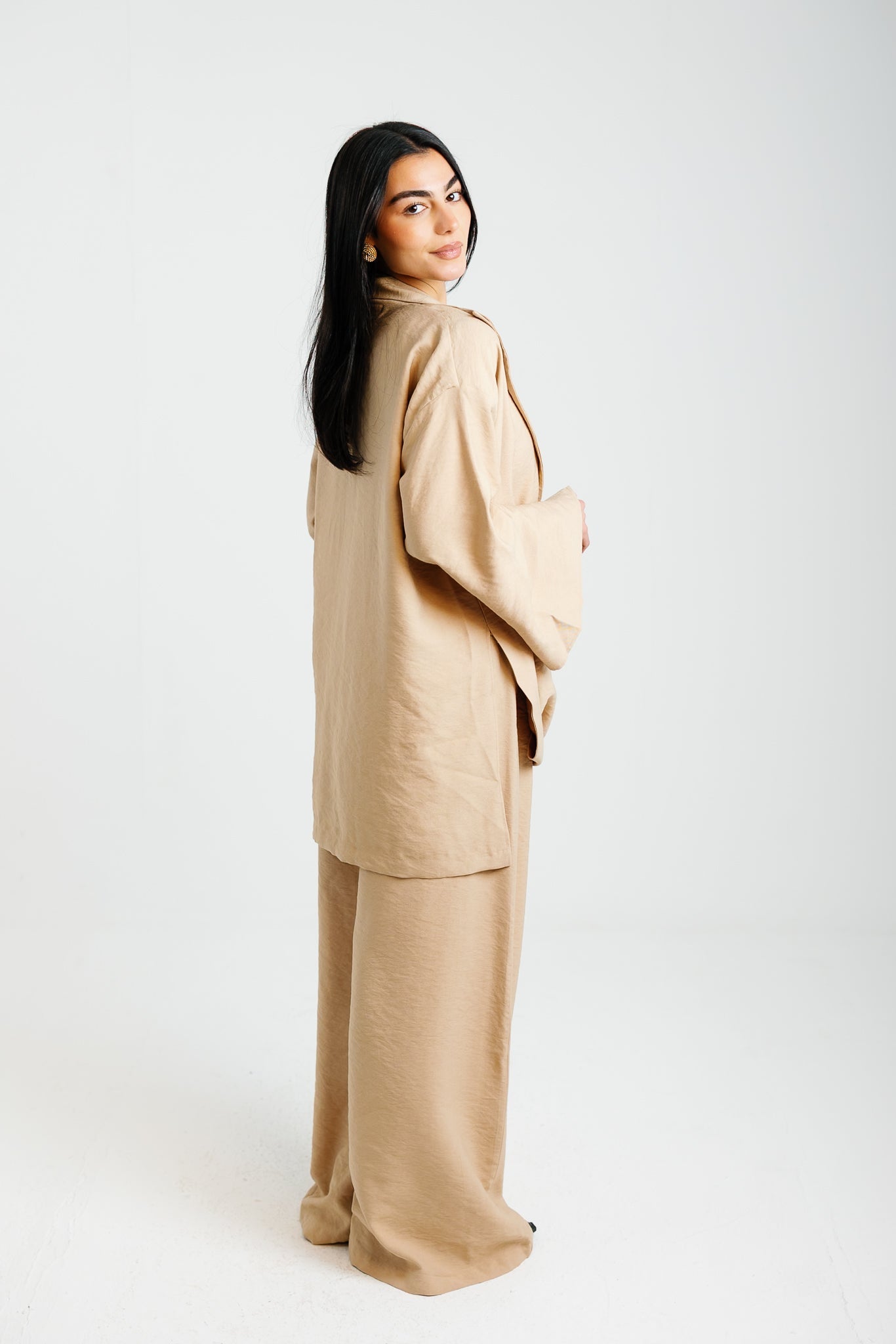 The Twisted Fit Set - Beige