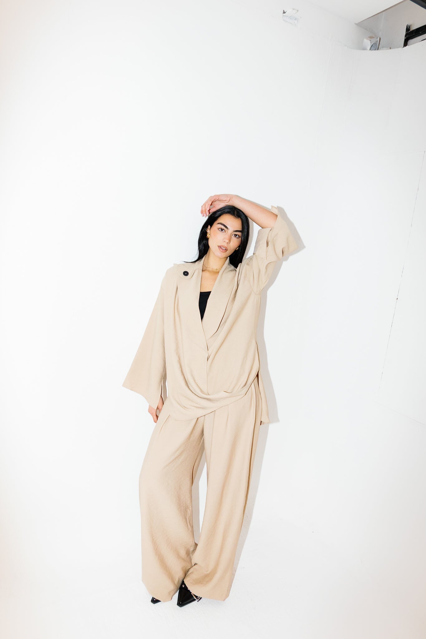 The Twisted Fit Set - Beige