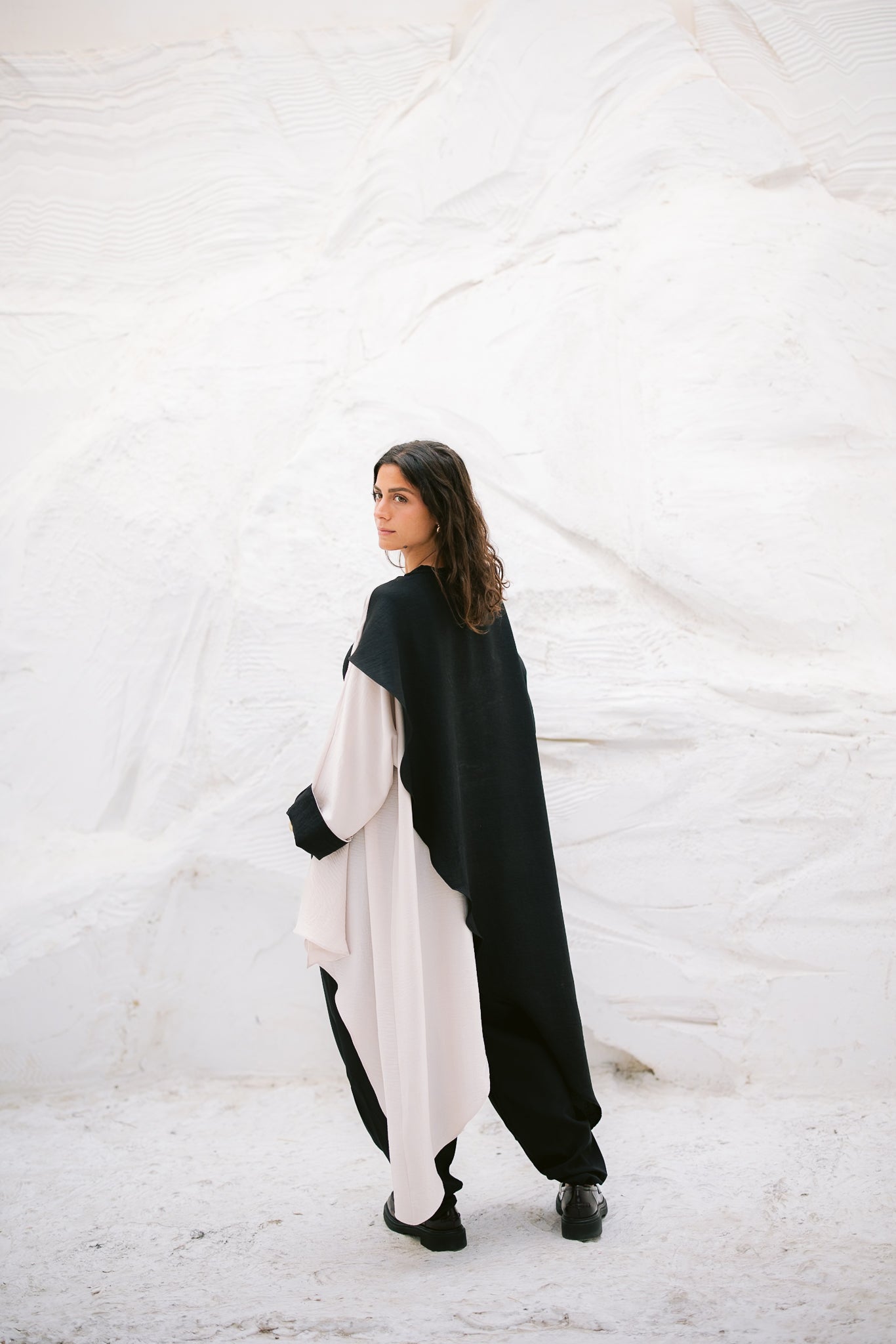 Dual Flowy Kimono - Black/Offwhite