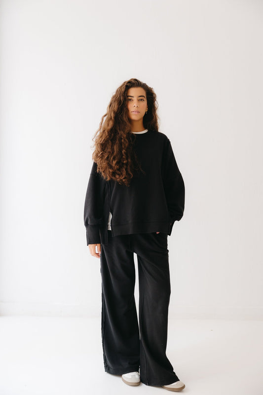 The Ease Lounge Set in Black