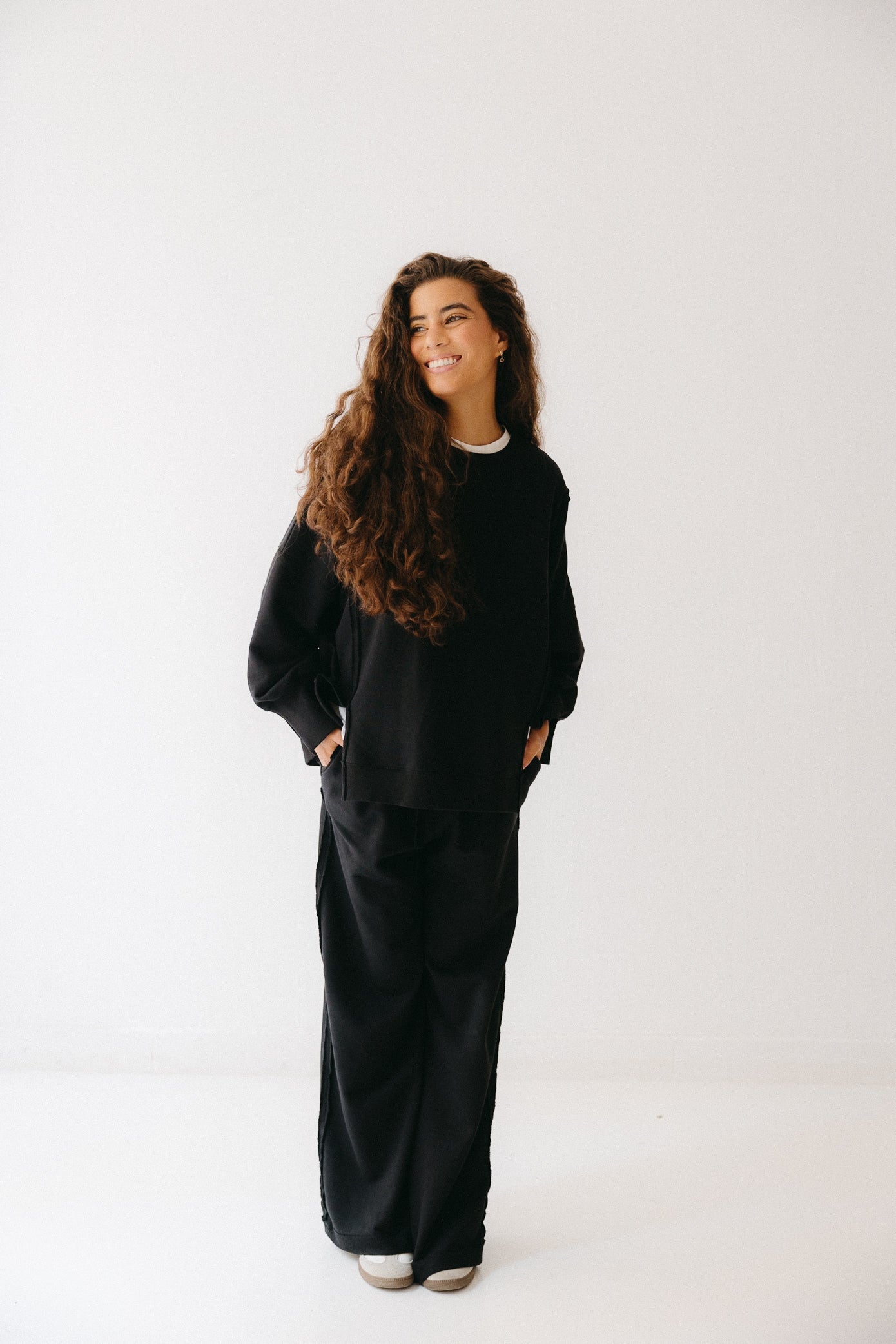 The Ease Lounge Set in Black