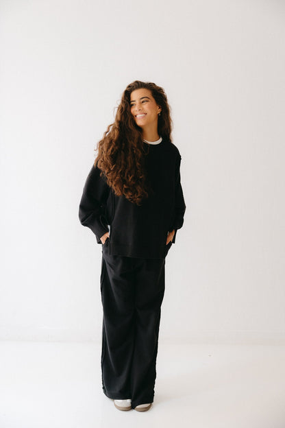 The Ease Lounge Set in Black