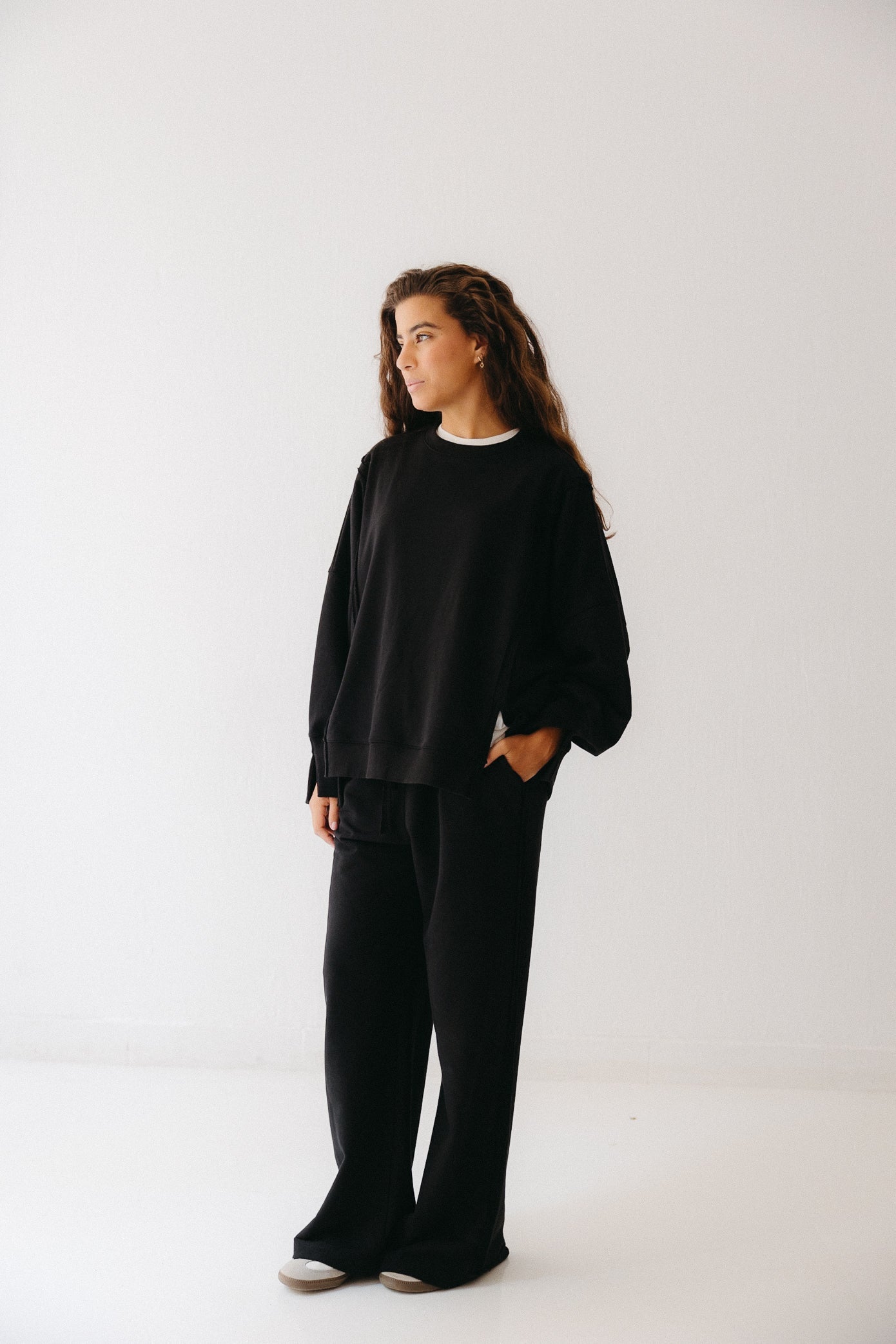 The Ease Lounge Set in Black