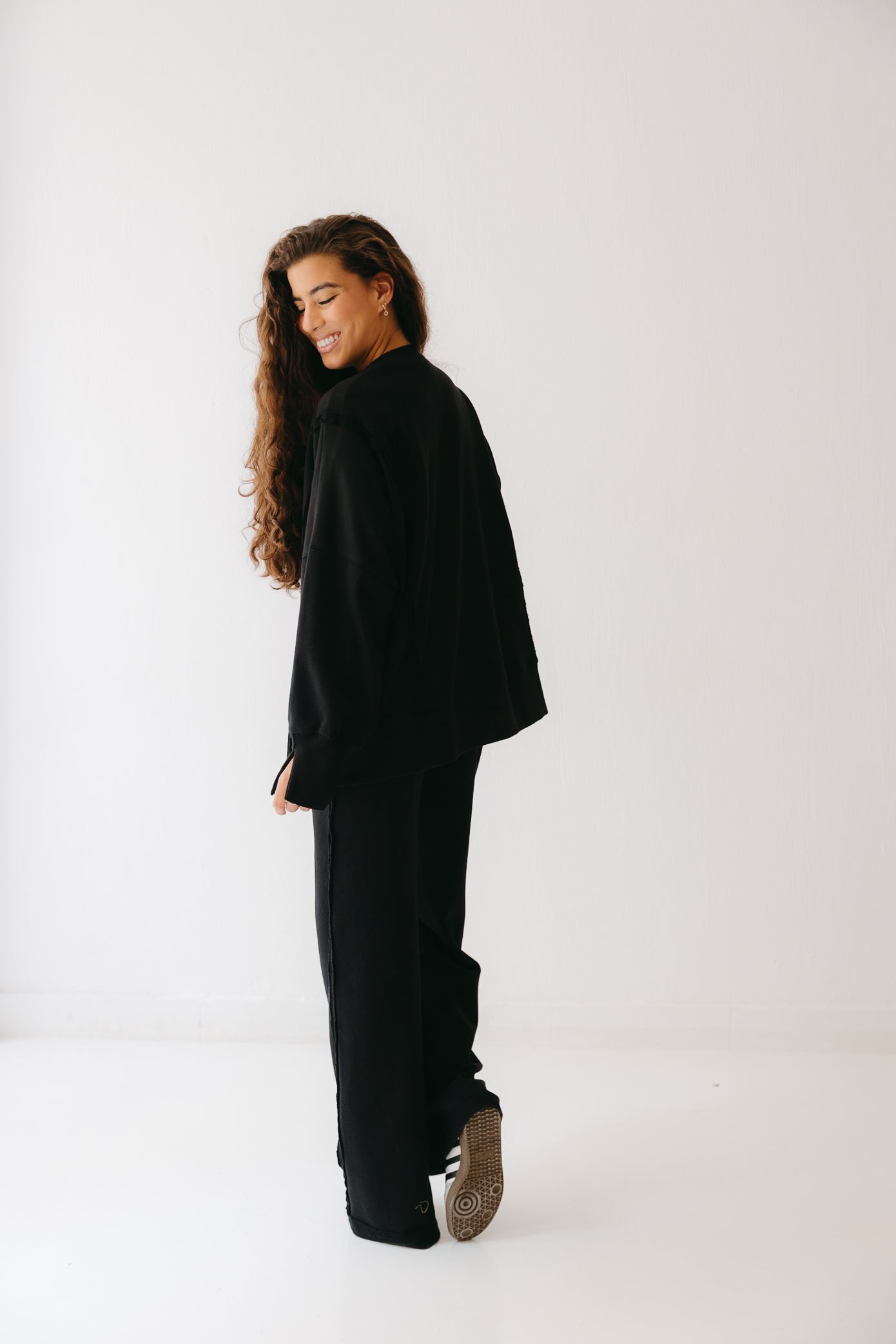 The Ease Lounge Set in Black