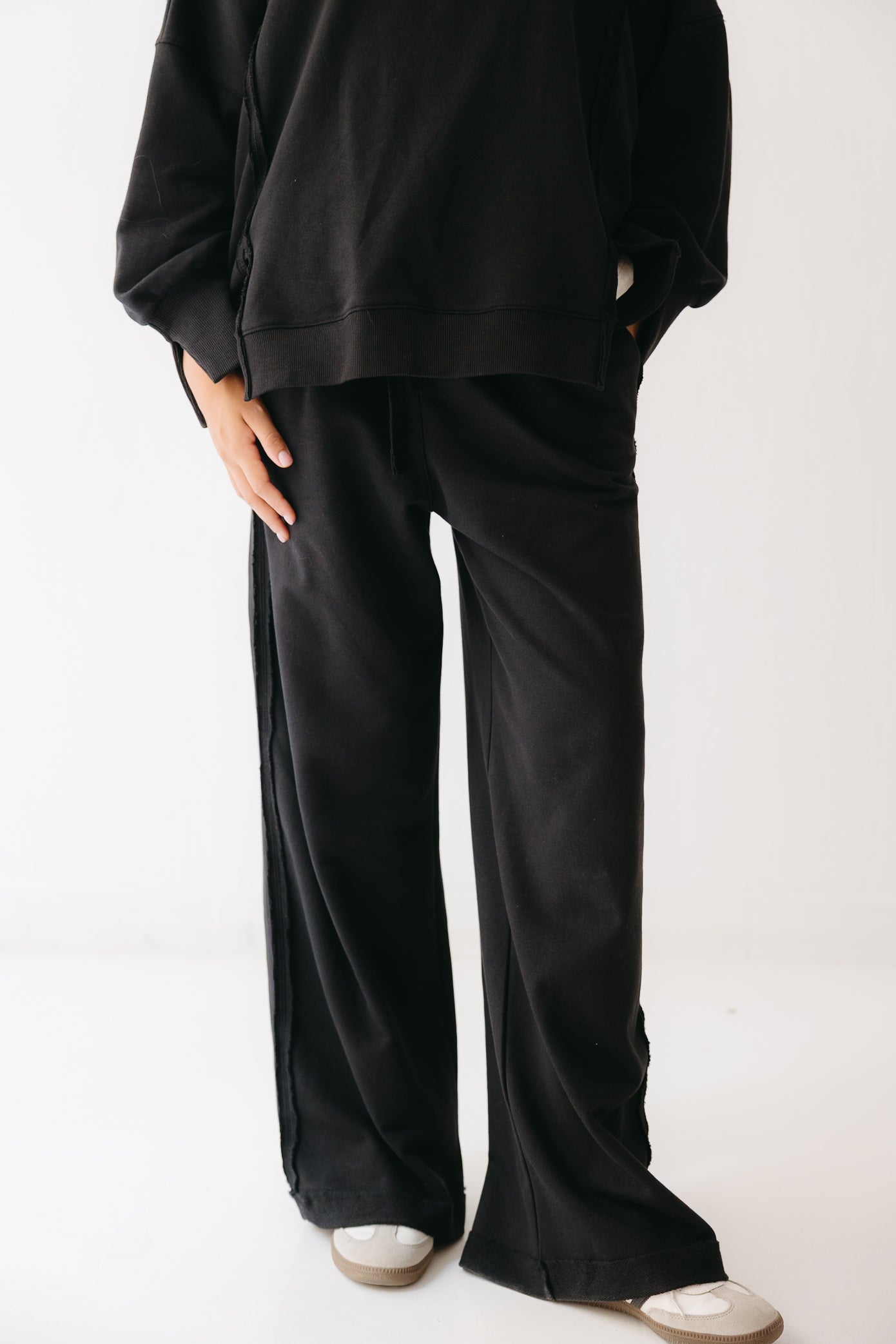 The Ease Lounge Set in Black