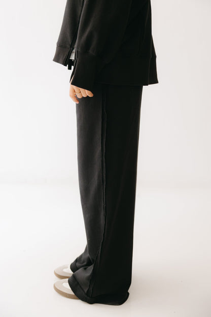 The Ease Lounge Set in Black