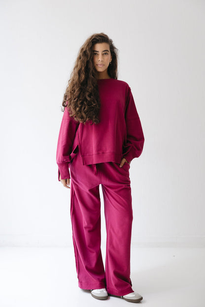 The Ease Lounge Set in Raspberry