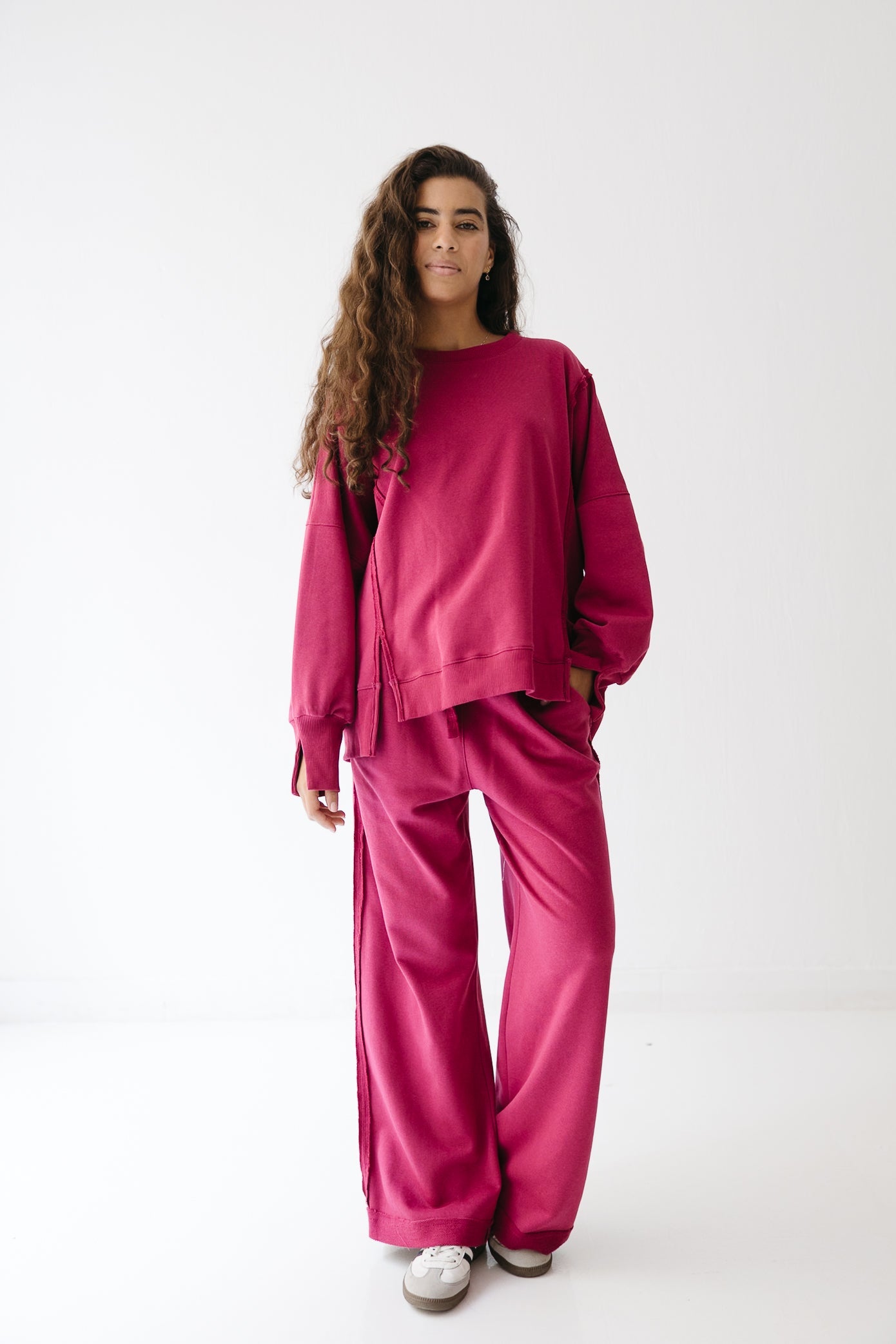 The Ease Lounge Set in Raspberry