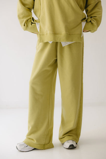 The Ease Lounge Set in Lime